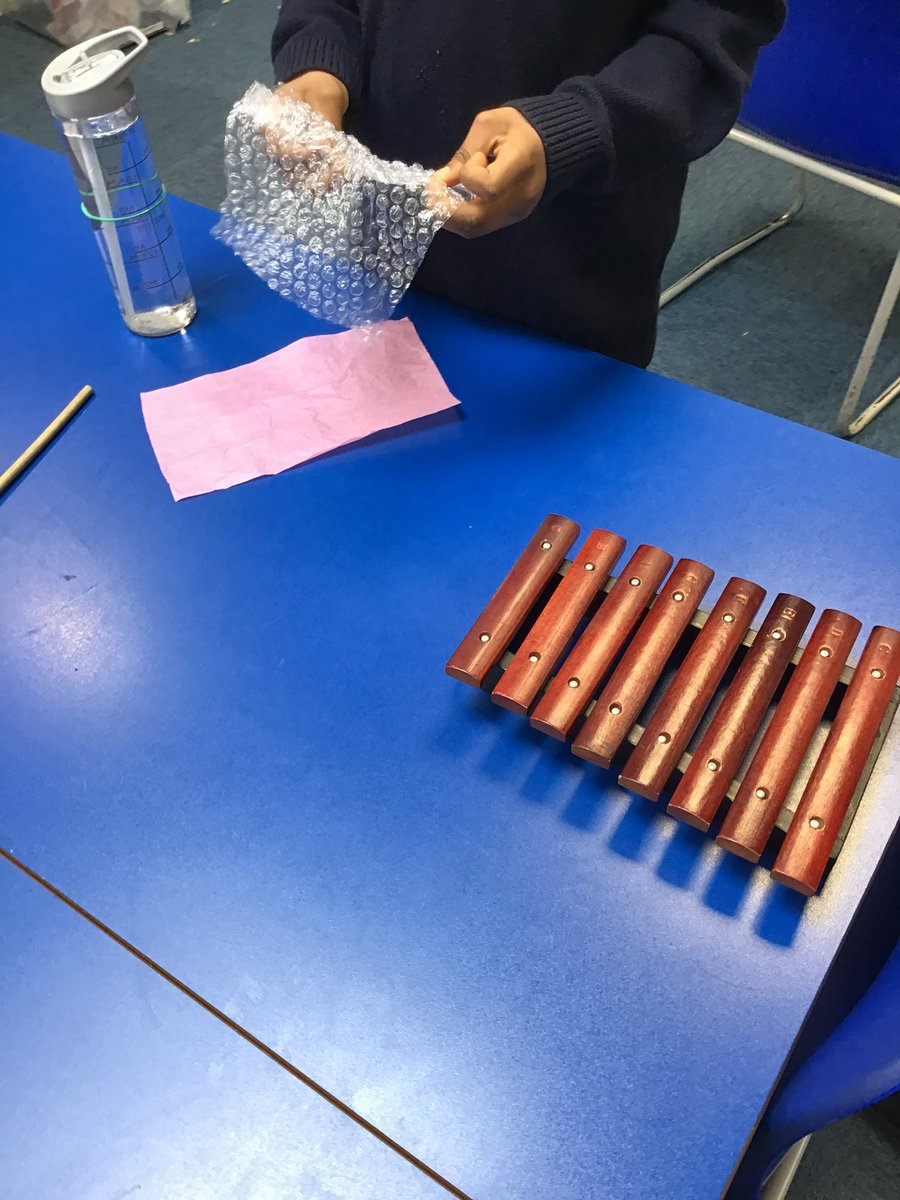 SomersHeath4's tweet photo. Year 4 have been investigating the different pitches created by different materials, and how impact can affect volume. https://t.co/9AElYqciXc