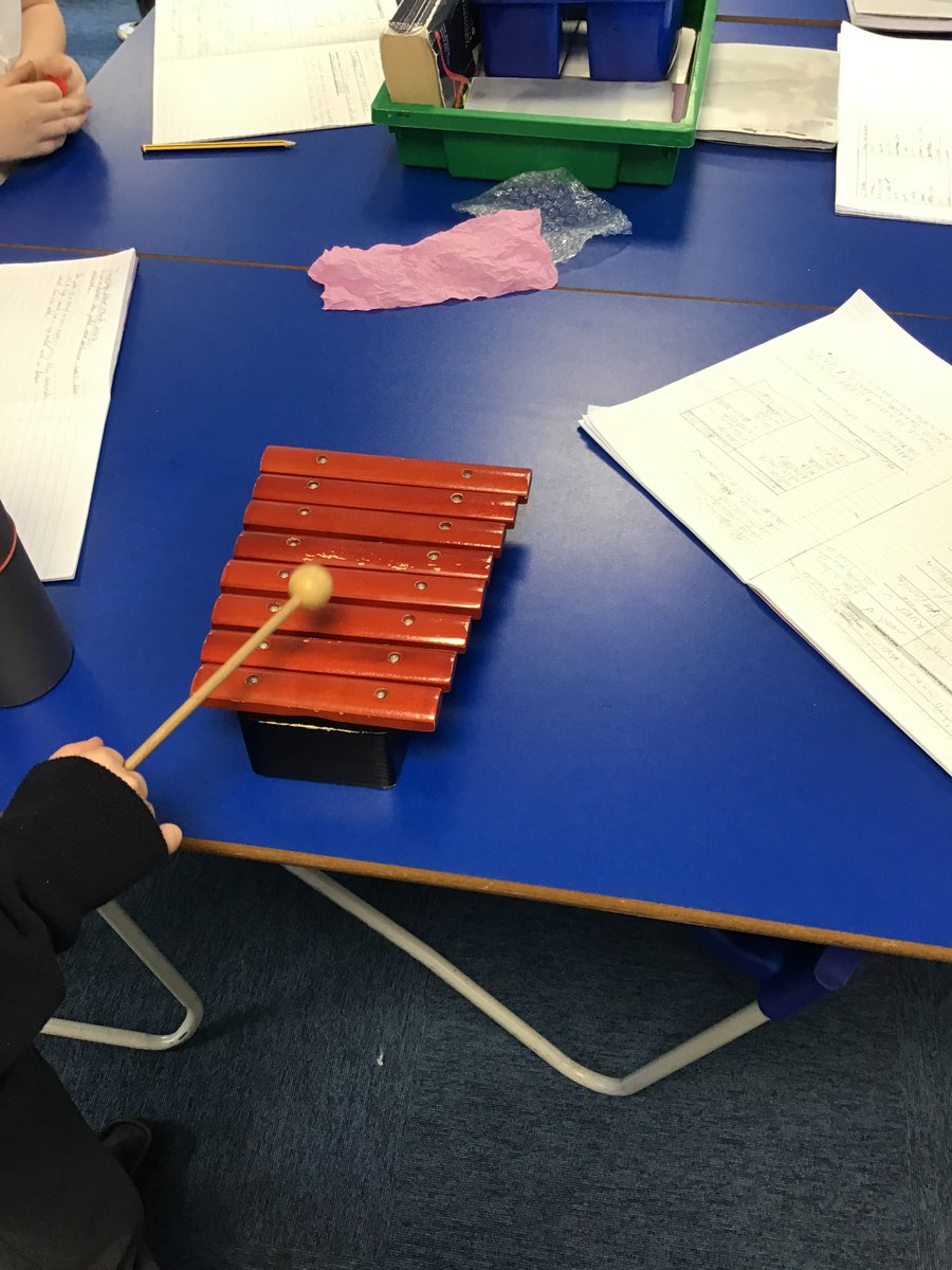 SomersHeath4's tweet photo. Year 4 have been investigating the different pitches created by different materials, and how impact can affect volume. https://t.co/9AElYqciXc