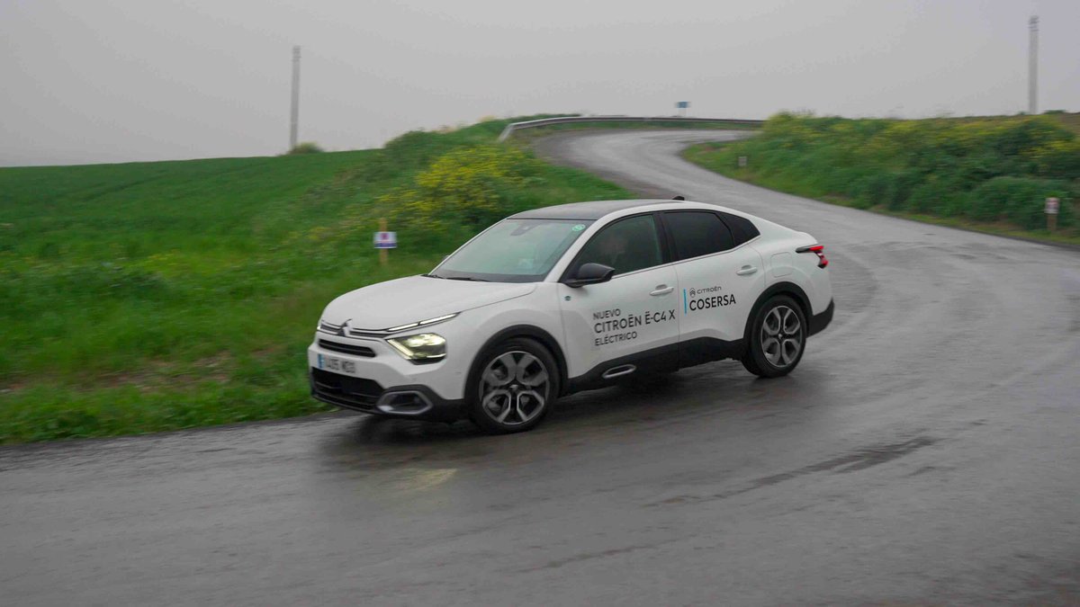 AutomotorSL's tweet photo. El Citroën Ë-C4 X de última generación ha sido el vehículo de reconocimientos con el que el nuevo piloto del Citroën Rally Team y su navegante, Ángel Vela, han llevado a cabo la toma de notas de los tramos en los que se ha celebrado este fin de semana el Rally Sierra Morena. https://t.co/MWetsqcKCe