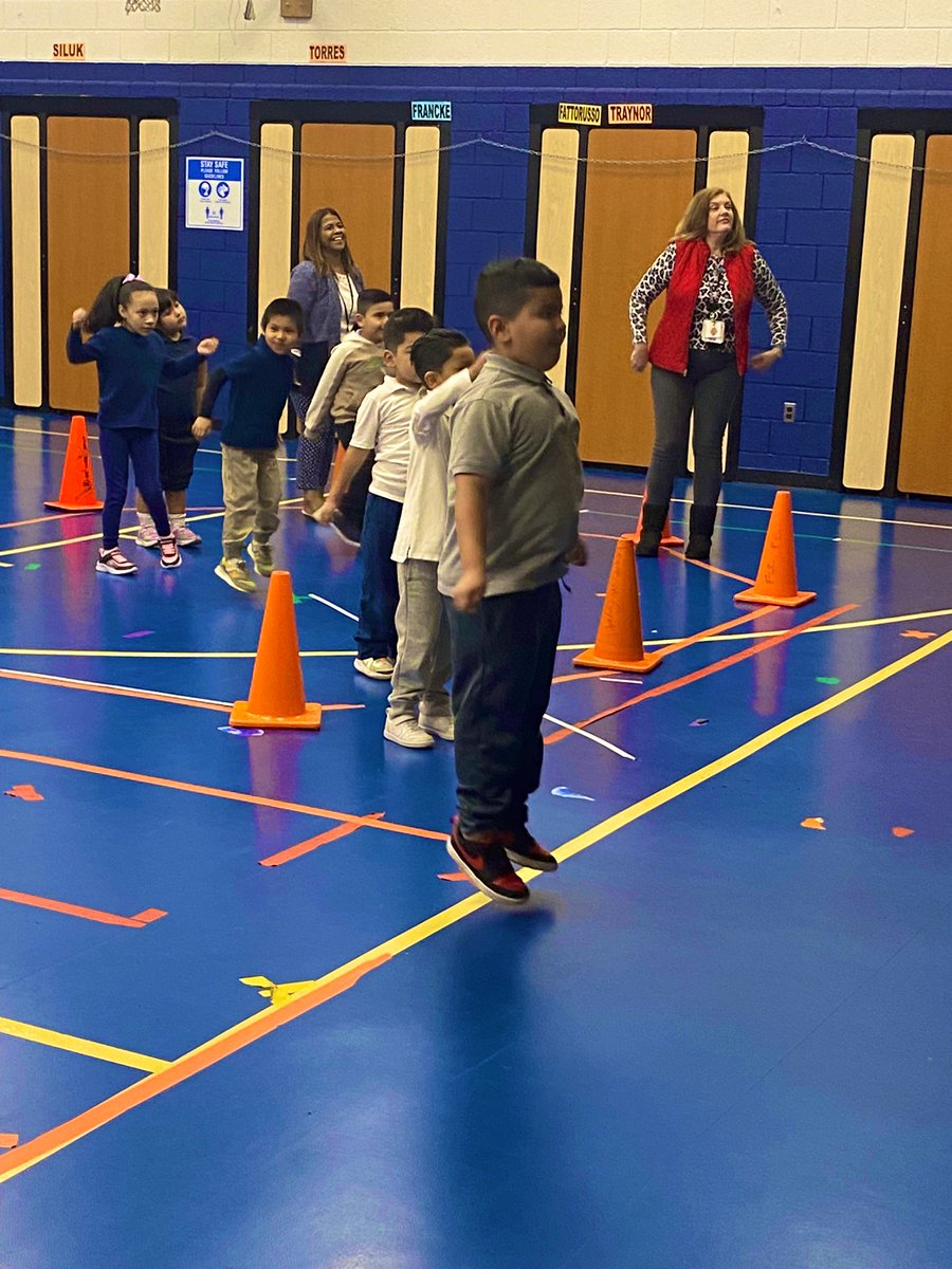 FLCphysed's tweet image. We had a special 2nd grade helper come in today .  He did a great job leading warmups and giving instruction to the younger students. #flcphysicaleducation #mentorprogram #believeinflc #leadership