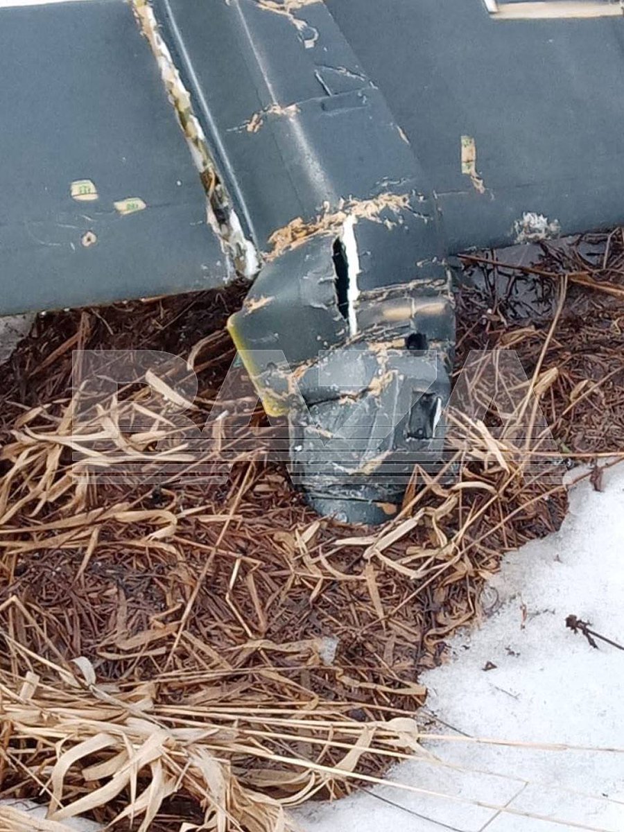 Status6_romania's tweet photo. Rămășițele unui UAV vopsit în culorile naționale ucrainene au fost găsite lângă calea ferată, în vecinătatea orașului Svitino, regiunea Moscova din Rusia, a informat BAZA.

Localitatea Svitino este situată la cca. 40 km sud-vest de orașul Moscova. https://t.co/syLn69zted https://t.co/Zhf3XkdiDt