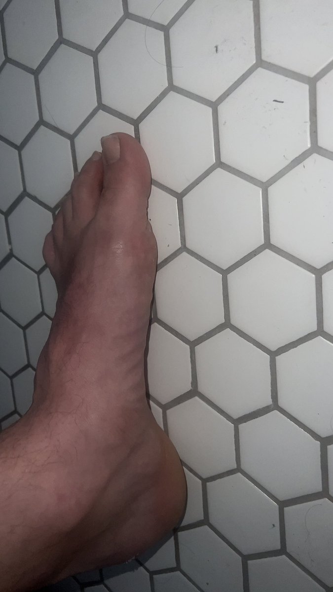 360SOLE's tweet photo. Early gym , shower time and a long hike awaits in hollyweird https://t.co/HxztS5a2u6