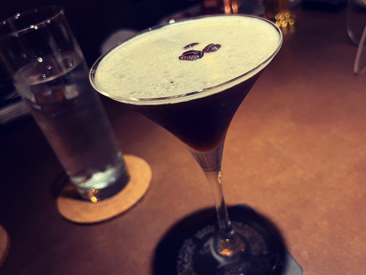 hase_wh's tweet photo. エスプレッソマティーニおすすめです🍸 https://t.co/vCJURaXiRV