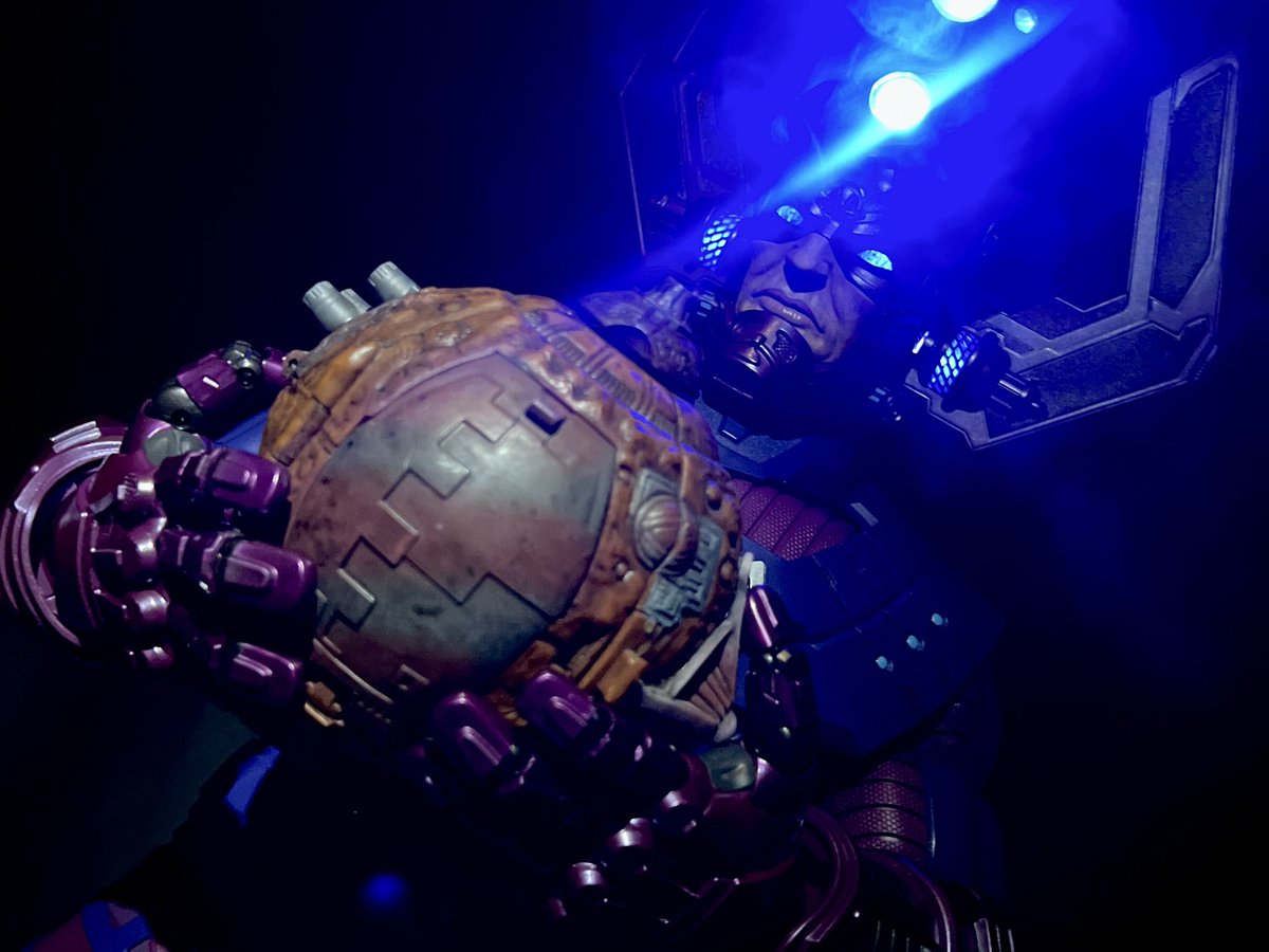 DokSewage's tweet photo. when titans tussle!!! 🤼‍♀️ galactus, the devourer of hearts 💗 versus unicron, the kiss bringer 💋 

#transformers #haslab #unicron #chaosbringer #galactus #toyphotography #marvellegends #actionfigures #warplanets #warforcybertron #toyhax #shockwavelabs https://t.co/lT4NLUuPyZ