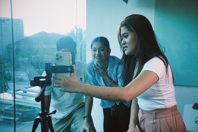 ptrshrgdn's tweet photo. minsan taga-pindot ng tiktok, madalas accomplice. lelz 😂 

what if ifollow nyo naman tiktok ng @riseartistsph? 

🔗 https://t.co/rd7BscgBI2 https://t.co/QjnrpKEgjP