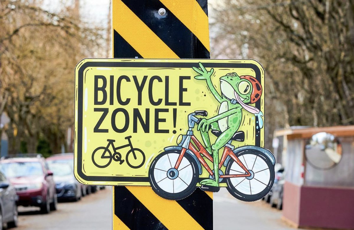 cycle_fans's tweet photo. A cartoon frog wants to help stoke cycling safety in Portland!🐸🚴♂️
-
https://t.co/TjkFIdzyv0
-
Join CycleFans Today 👉 https://t.co/1B9cp2Dq1M
-
-
#cartoonfrog #cyclingsafety #bikeportland #cycling #cyclinglife #bicycle #cyclefans #bicycles #bicyclelove #bikelane https://t.co/AcT8r931f8