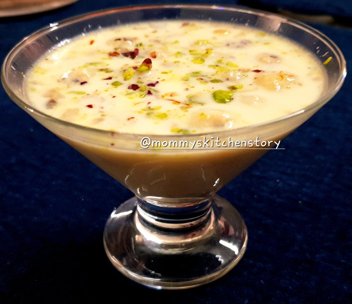 mommyskitchenst's tweet photo. Falahari Kesar Makhana Kheer | मखाने की खीर | Vrat ki kheer @mommyskitchenst 

Full recipe link 👉 https://t.co/WlKUTfgDML

#navratri2023 #fastingrecipes #recipes #desserts https://t.co/rOTHNC0FVb