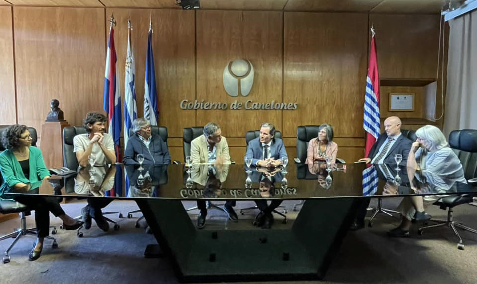 La Intendencia de Canelones y el PNUD en Uruguay firmaron un acuerdo para la realización de obras de prestación de servicios de desarrollo en los municipios de #LasPiedras, #LosCerrillos y #AguasCorrientes.
📸<a href="/IdCanelones/">Gobierno de Canelones</a>