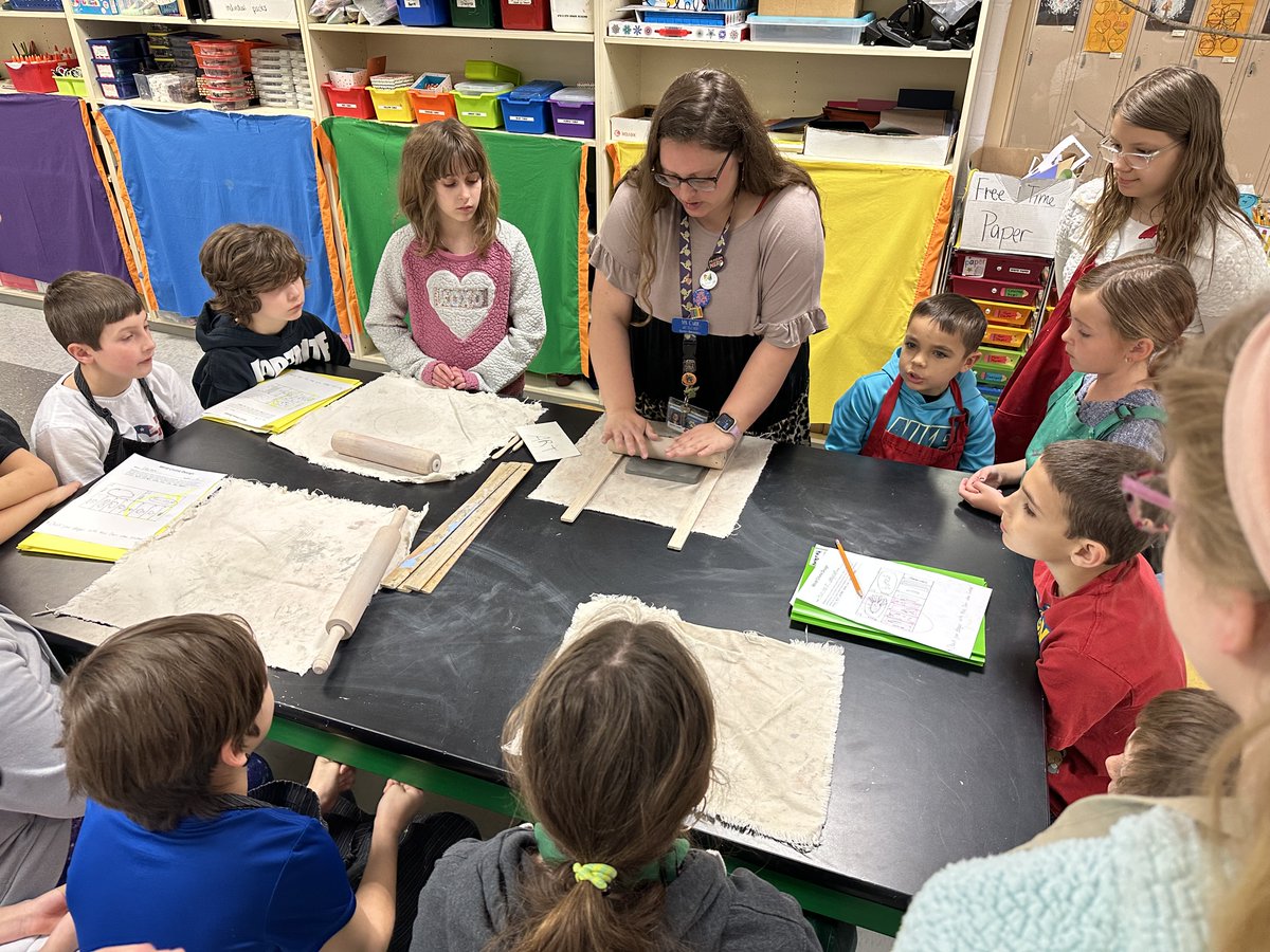 SunmanEl's tweet image. #LearningObjective: I can use white clay to create a wind chime with an overall theme.
#HowMuchWeCanGrow #WatchSunmanDearborn