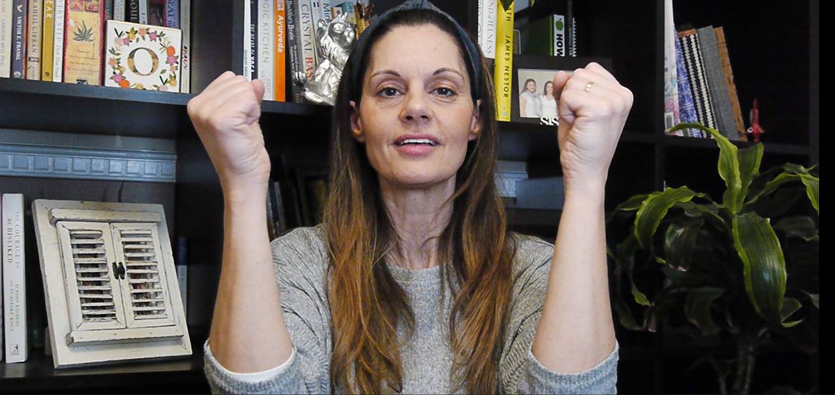 This week’s #ExerciseSnack in TWIC … Wrist Circles with Carmen Oliveira! It’s not just a great way to release tension from overworked hands + arms, it will help you be more productive and help you feel better all day, every day! thewellnessintelligencecollective.com/posts/wrist-ci… #WellnessIntelligence