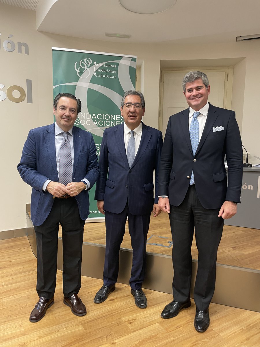 Hoy hemos acompañado a  <a href="/afandaluzas/">AFA</a> en la reunión de su Asamblea General.

📸El director de FLACEMA, <a href="/Manuel_Parejo/">Manuel Parejo</a>
 acompañado del presidente de AFA y 
<a href="/Cajasol/">Fundación Cajasol</a>, Antonio Pulido y José María Sainz, director de la <a href="/GinemedFund/">Fundación Ginemed</a>
👇👇