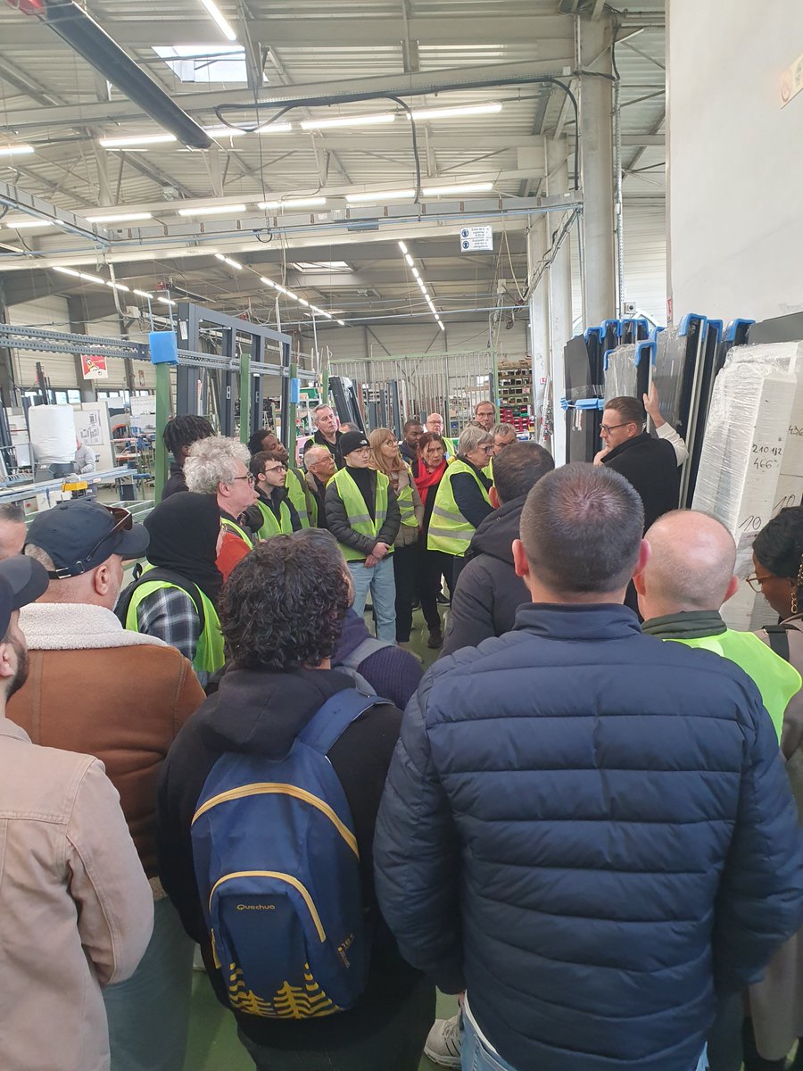 MarieAstridBna2's tweet photo. Le Rheinkafé a battu son plein lors de la visite de l'entreprise Hilzinger. Une entreprise qui recrute et qui forme directement au sein de son atelier, sans demander de pré-requis particulier, seulement la motivation pour travailler ! What else ? https://t.co/epwFJ3wqMJ