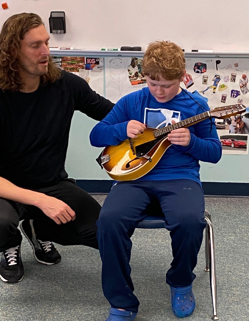 Lake_MI_Academy's tweet image. Last week our music teacher, Mr. Jeremy, brought in his mandolin for our students. He played fantastic Irish music with it, and our students tried strumming and a trill technique too! 🎶
#mylma #music #audiolearning #differentteaching #differentlearning