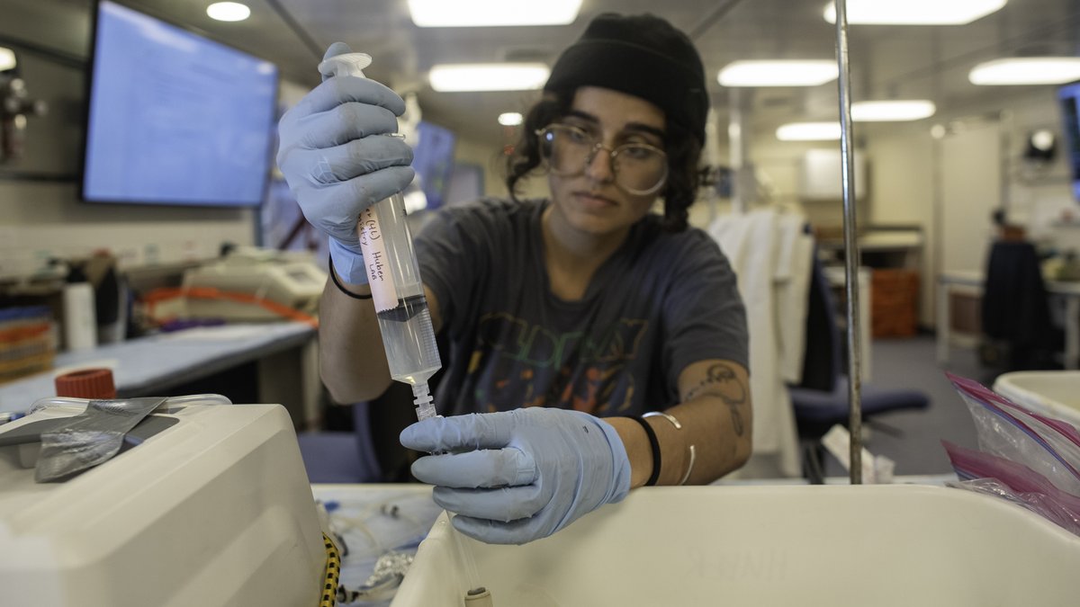 SchmidtOcean's tweet photo. #TechTuesday ~ While #livestreams might give the impression that mission control is the hub of activity on #FalkorToo, there's plenty going on all around the ship! With a main lab & seven specialized labs onboard, researchers can conduct studies on samples while still at sea! https://t.co/7LCX4oNMnJ