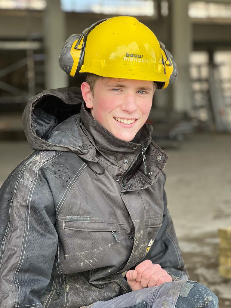 STAGE 🦉| Samen met BouwMensen maken wij jeugd graag enthousiast voor onze mooie branche. Zo is de komende weken Daan Verheijen bij ons te gast. Daan zit in het eerste leerjaar van de BOL-opleiding Timmeren bij BouwMensen en is te vinden op ons project te Weert.