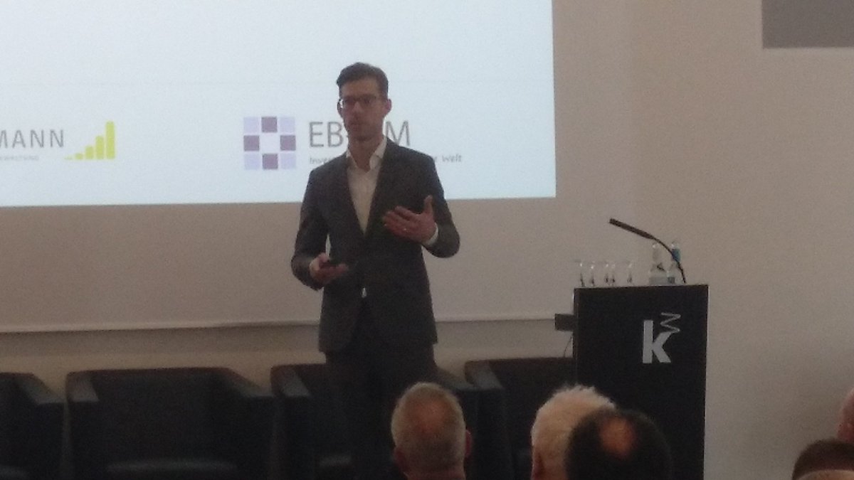 "Marktneutral und unkorreliert in Risikoklasse 2" - wie das geht erläutert Christopher Vogt von XAIA Investment auf dem #AMM2023