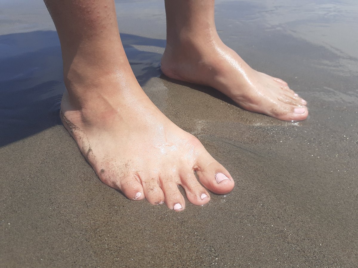 HotPinkPawsMile's tweet photo. Feet on the sand

#sexyfeet #footfetish #feetfetish #feet #foot #toes #barefoot #toenails #feetmodels #barefeet #feetgirl #feetfinder #feetgodess #soles #wrinkledsoles https://t.co/7LAuuYGL5m