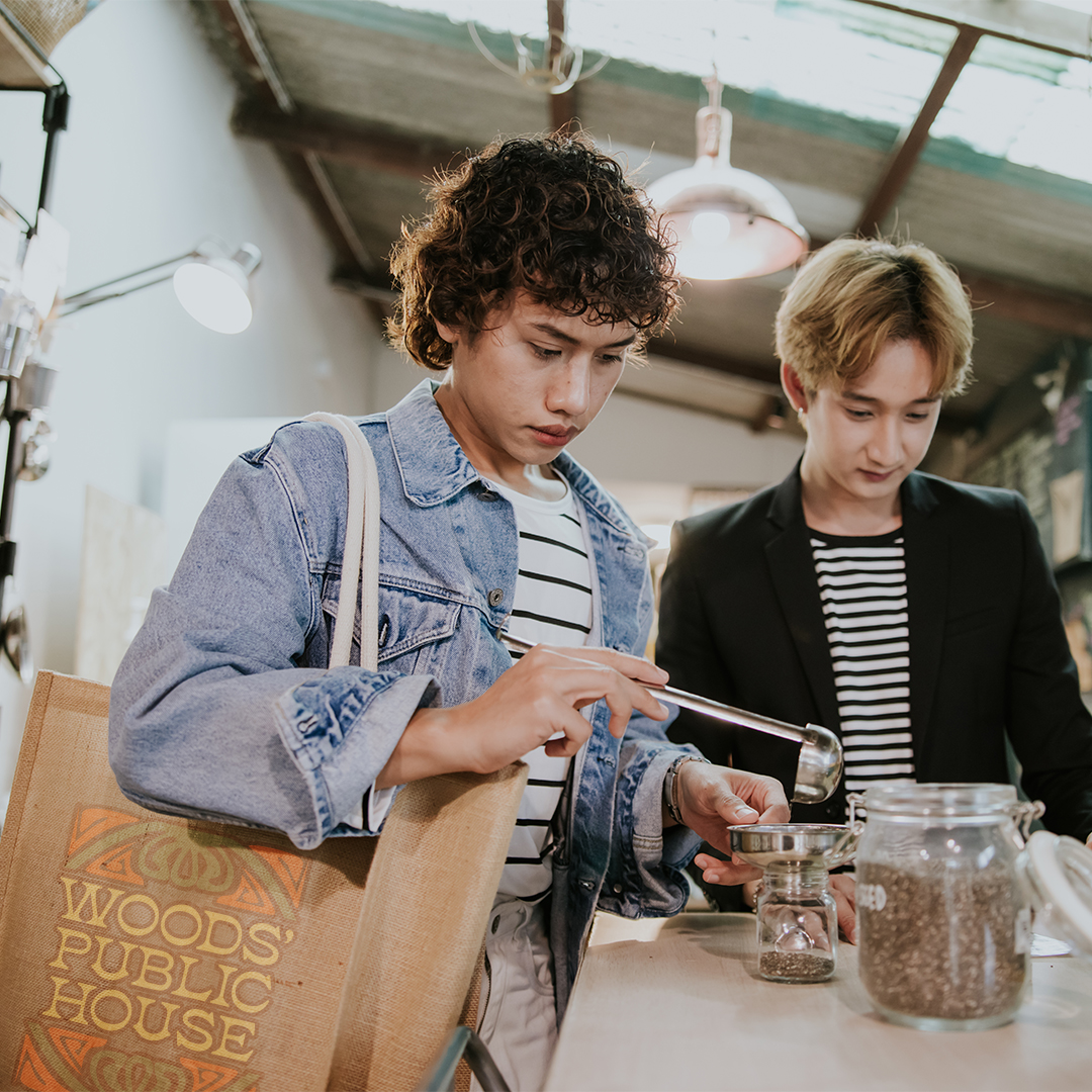 They’ll take the trendy and stylish cotton/natural-colored jute Mimi Tote here, there and everywhere. 🛍️ The interior gussets are laminated for added durability. Your logo, artwork or message get full visibility on the tote’s side.