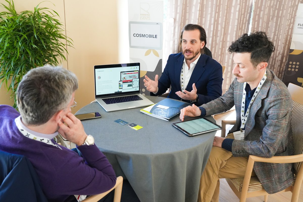 Cosmobile's tweet photo. Business, incontri, opportunità🔥
GRAZIE ai clienti, prospect, partner che abbiamo incontrato in questi 3 giorni di Richmond E-commerce Forum Spring.

Non sei riuscito a passare? Contattaci! 
👉 https://t.co/7UxM1z55v3
#ecommerce #ecommercebusiness #cosmobile @RichmondItalia https://t.co/slkiR9NhYK
