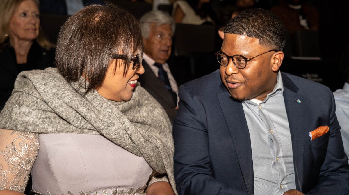 bahamaslondonhc's tweet photo. Minister's lecture was overwhelmingly attended by our students and the wider diaspora, members of the diplomatic corps of both The Bahamas, CARICOM, and The Commonwealth. (2/3) https://t.co/8gRJTOJ1XZ