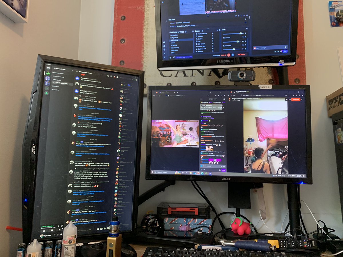 Hellsdeepswarm's tweet photo. in streaming mode, come join the fun https://t.co/fSzlrTJa9D