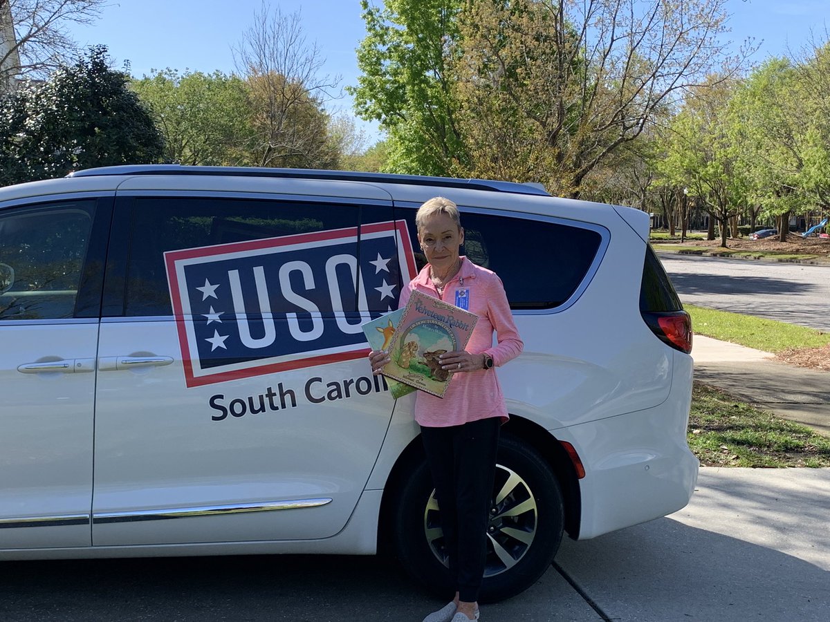 A huge thank you to the ladies of the Auxiliary to VFW Post 3137 in Isle of Palms, South Carolina for their donation of new children’s books to our @The_USO Reading Program! #BeTheForce