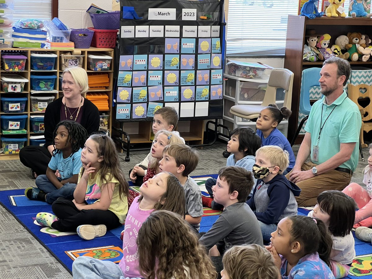 AVLCitySchools's tweet photo. Thank you @WLOS_13 Meteorologist @JasonBoyerWLOS for spending time today teaching kindergartners at Hall Fletcher Elementary all about the weather!
#TheHFEDifference
#ACSCougarPride https://t.co/Obpyr6W5Hu