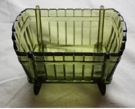 emmasattic98's tweet image. Vintage Indiana Glass Cradle/Bassinet-Shaped Candy/Nut/Cracker Dish by EmmasAtticTreasures etsy.me/3zaJcNM via @Etsy #IndianaGlass #CradleShaped #ServingDish #AvocadoGreen