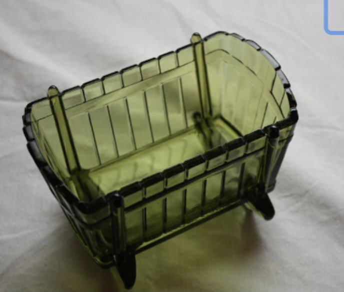 emmasattic98's tweet image. Vintage Indiana Glass Cradle/Bassinet-Shaped Candy/Nut/Cracker Dish by EmmasAtticTreasures etsy.me/3zaJcNM via @Etsy #IndianaGlass #CradleShaped #ServingDish #AvocadoGreen