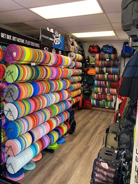 discaholics_'s tweet photo. We carry vibrant-colored disc golf bags and carts to fit every desire. We have a wide variety of different colors for them as well. Visit our website to learn more! 
 
#DiscaHolics #BeltonTX https://t.co/ANbulG7vsS https://t.co/F0lqcyWAE5
