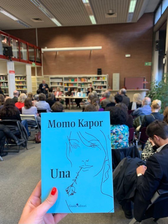 SRBinItaly's tweet photo. Ambasciata🇷🇸 in 🇮🇹 ha organizzato il 23/3 presso la Biblioteca Europea #EunicRoma la presentazione del libro “Una” di Momo Kapor, 1️⃣edizione in lingua italiana. Dell’amore ai tempi del socialismo jugoslavo ha parlato #LucaAlteri, docente di sociologia #SapienzaRoma, #GuidaEditori https://t.co/ALDU0mJCCr