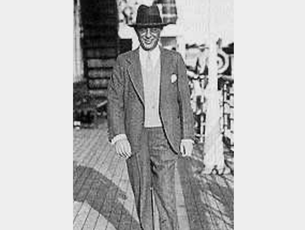 100YearsAgoNews's tweet image. March 28, 1923: Gloria Swanson, “heartthrob queen of screen romances,” is sued for divorce by her husband, producer Herbert Somborn. He accuses her of desertion and cites 14 instances of adultery on her part, including an affair with director Cecil B. DeMille. 1/2