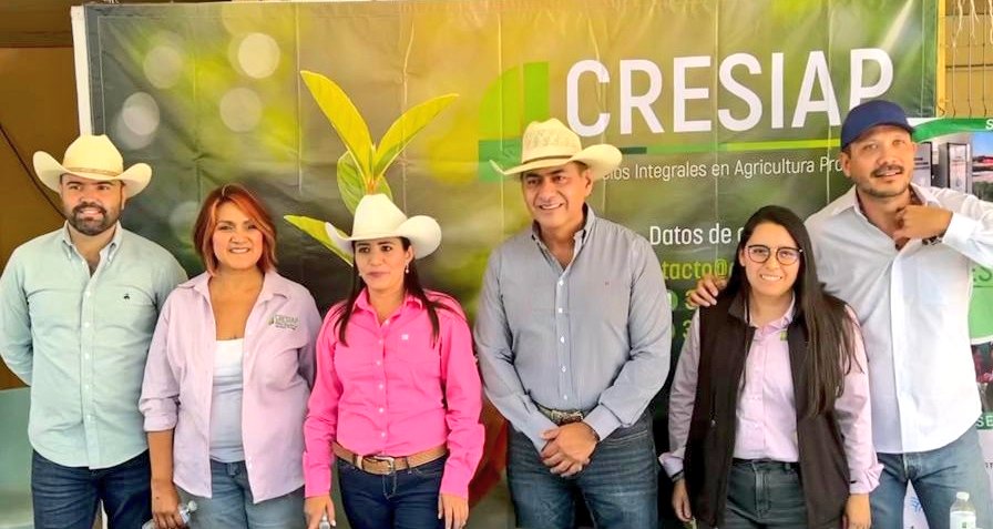 CRESIAP_Oficial's tweet photo. El equipo #Cresiap estuvo presente en la 21 Expo Agropecuaria de #Tlajomulco dónde la secretaria @AnaLucia_Cam, el presidente @SalvadorZamoraZ y el Dip. @GerardoQuirinoV inauguraron ese espacio de intercambio agropecuario. https://t.co/H0oFhLOPT1