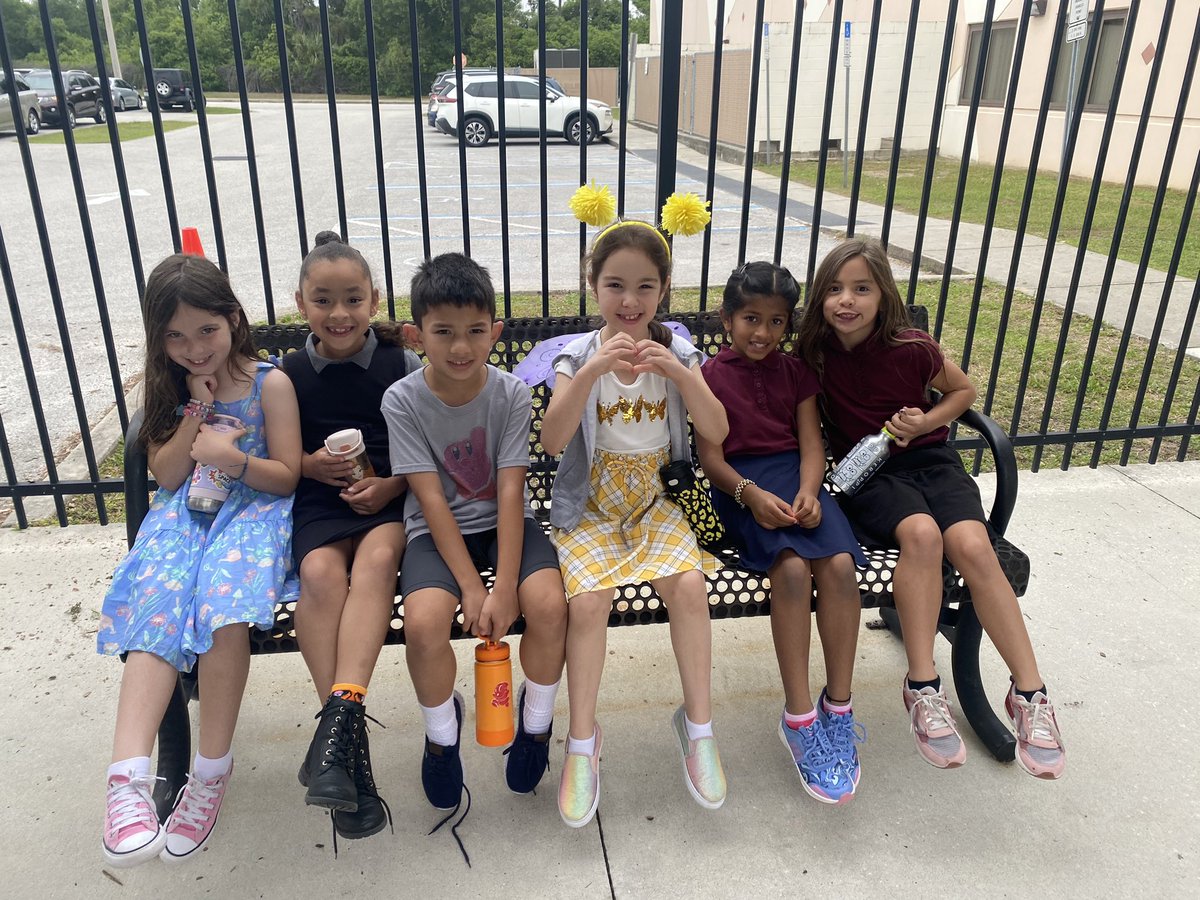 QueenBostic7's tweet photo. Lunch Bunch @TurnerBartelsK8 for finishing their spring break challenge packets.  I see Future @TurnerBartelTSA champions @HCPSArea3 @HcpsTeach https://t.co/J8hMF0By5F