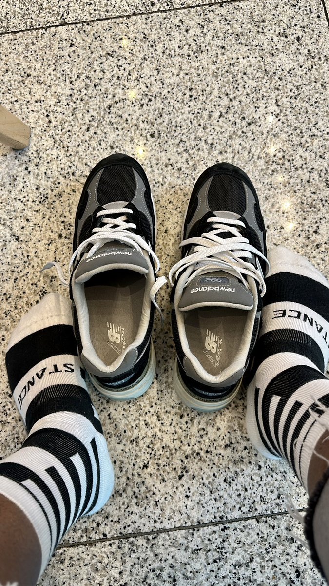 abuamiraah's tweet photo. I been half around world and these @newbalance has treated my feet right ๐ฉ #kicksoftheweek ๐ these jawns can walk by themselves after this week and still not home #phillybound https://t.co/k3k5JD4Sws