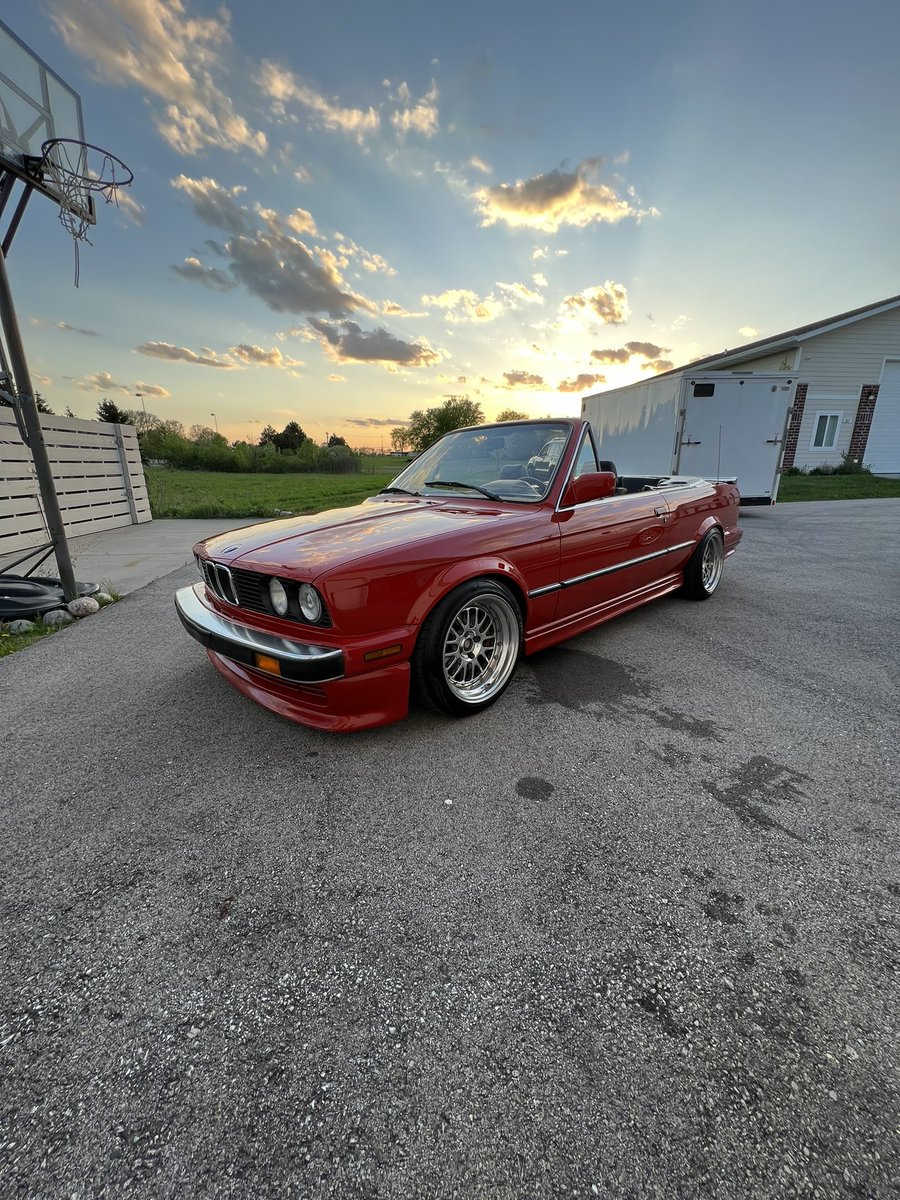 Jackson_Davidd's tweet photo. Ain’t the best? But damn good 2 car solution https://t.co/uIpDUTQaGa