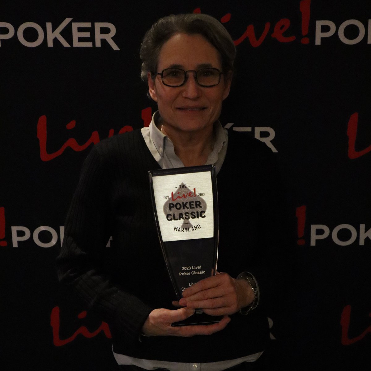 _ChrisMcCall_'s tweet photo. Sunday Funday @LivePokerRoom in our #LiveClassic2023 Event #16 #LiveStacks Turbo saw Marcia K best a tough field and take home the #trophy 🏆 and $18,305! 
#womeninpoker #braggingrights

51🏃‍♂️🏃‍♀️
$49,470💰
8 1/2 hr🏃‍♀️⏳
#TeamNoChop https://t.co/FyneNlKyws
