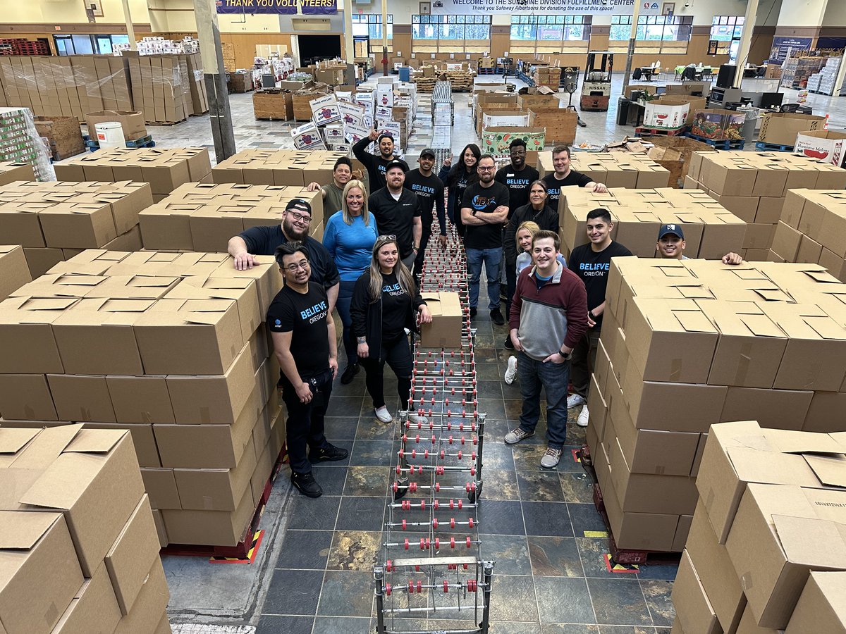 AmirJ_CA's tweet photo. @ATT team members spent the day volunteering with @sunshine_div as they work to provide food and clothing relief to more than 15,000 Portland families in need. Learn how you can support @sunshine_div here: https://t.co/f2NYsH6xhq #ATTImpact https://t.co/dwCF24SQQd