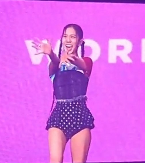 KyleMeow13's tweet photo. THE SPOILER THAT SHE GAVE US WAS RIGHT!!!!!!!!
#FLOWER 
#JISOOFirstSingleAlbum 
#BORNPINKinManila_BulacanD2 https://t.co/auew2cvtUz