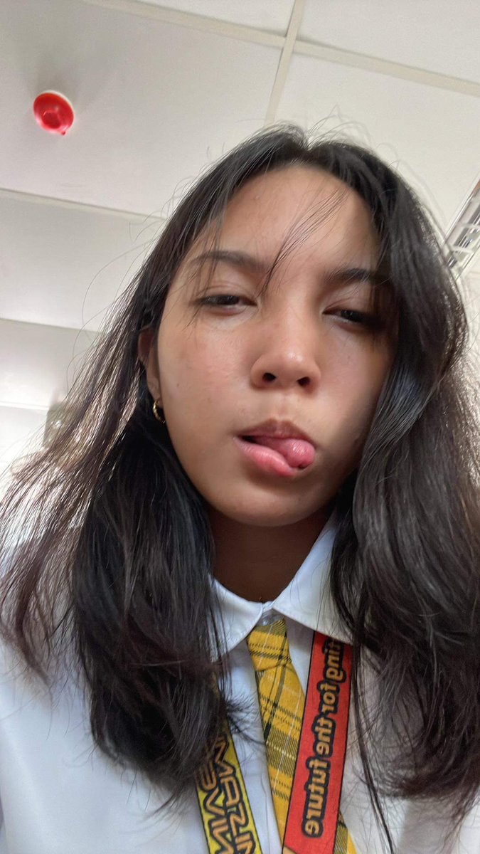 elgatoshi's tweet photo. pronouns  : she/her
height        : 5'7 or 8 idk
shoe size   : 10
zodiac        : leo 
smoke        : omen
tattoos       : 0
piercings    : 3 :((
fav color     : pink purple and white 
fav drink     : cucumber lemonade 🫦

if you, see this do it too https://t.co/9bUUsokiv0