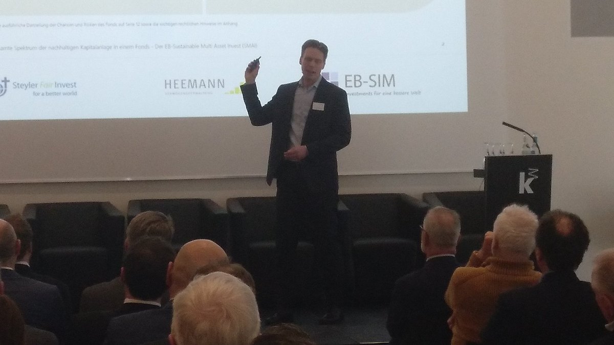 Kurz vor der Pause kommt noch ein wichtiges Thema - "Das gesamte Spektrum der nachhaltigen Kapitalanlage in einem Fonds - Der  EB-Sustainable Multi Asset Invest (SMAI)" präsentiert von Sebastian Kösters (EB-SIM)