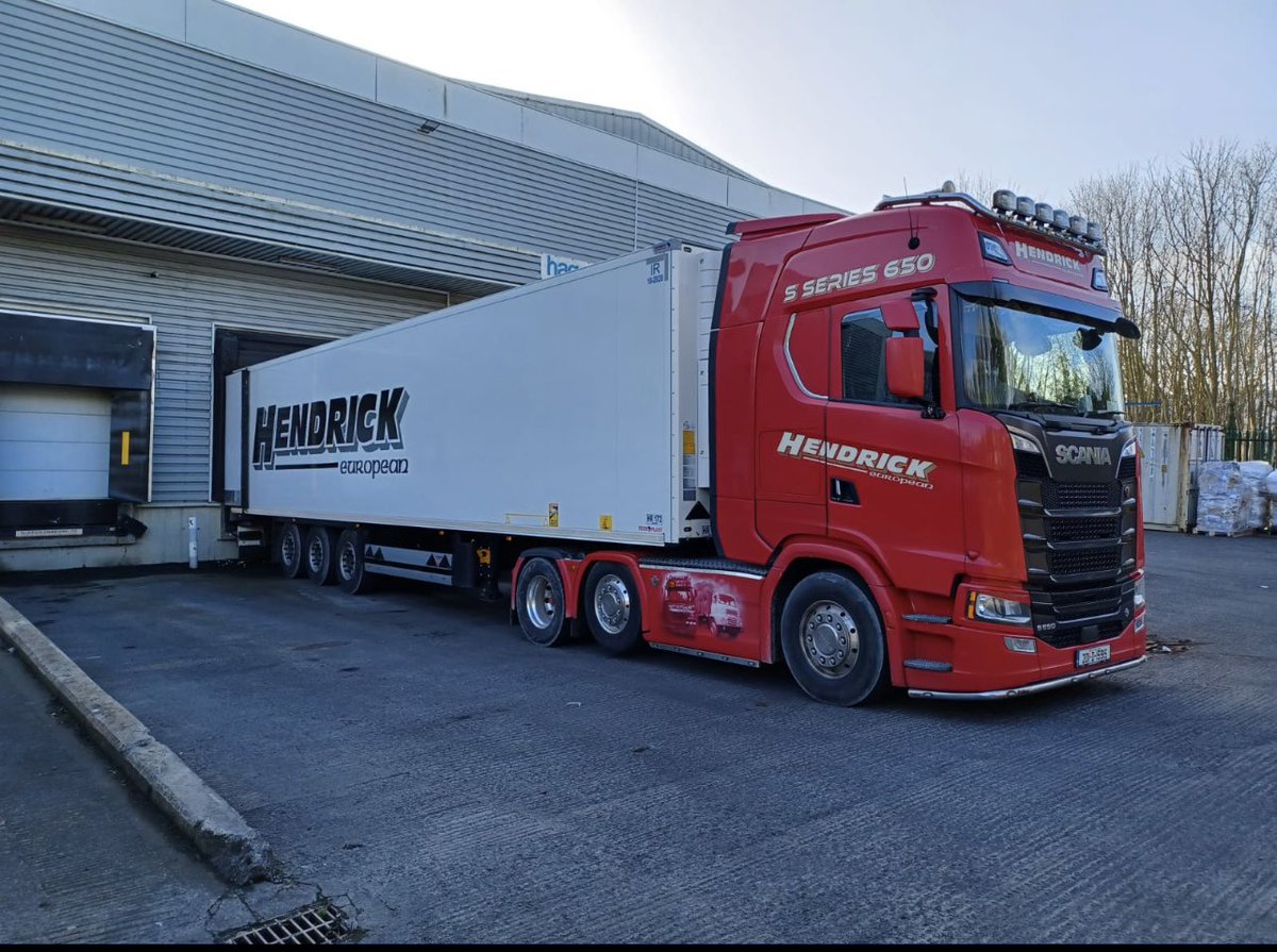 EuropeHendrick's tweet photo. Loaded for delivery in Austria 🇦🇹
#austria #v8 #scania #transport #refridgeration #s650 #hendrickeuropean 
https://t.co/HCpEEBaL7O https://t.co/fcYsGNABa1