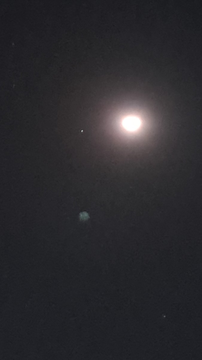 RaajSonak's tweet photo. @vagish_das @yunusrj Mars  with Moon right now.

Sky Map courtesy 
#SkyTracker https://t.co/jUxfeXcoeW