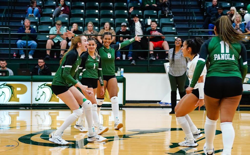 Fillies_Vball's tweet photo. Registration for Fillies Camp is NOW OPEN!!! 🏐✅

Registration link: https://t.co/Dq3ELSFzF5

Registration Deadline is May 31st. 

#gofillies💚🐎 https://t.co/r2nrGcV05t