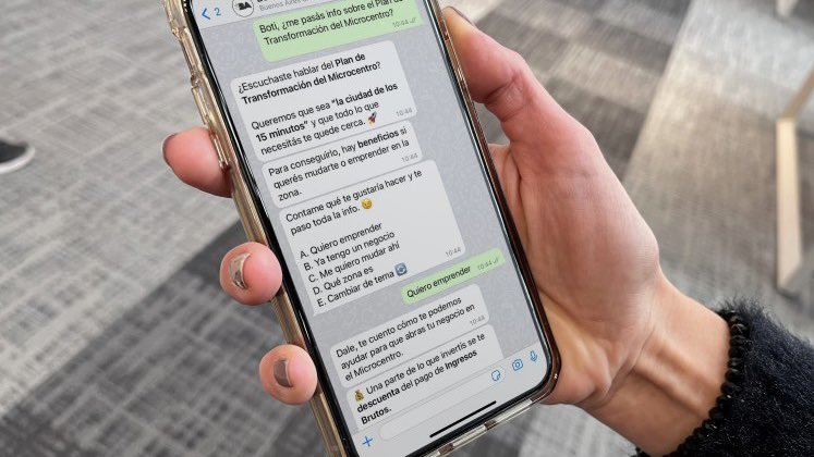 ¡Boti te sigue ayudando! 🙌 Ahora el WhatsApp de la Ciudad ofrece orientación sobre los programas Patrocinio BA, Plan de Transformación y Reconversión del Microcentro Porteño, y Distrito del Vino. ¿Querés saber más? Ingresá acá 👉 bit.ly/FeriaLeerYCome…