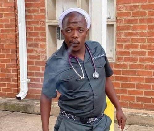 rashid_kay's tweet photo. Two doctors: Guess which one is a criminal? https://t.co/pTejkgwEVN