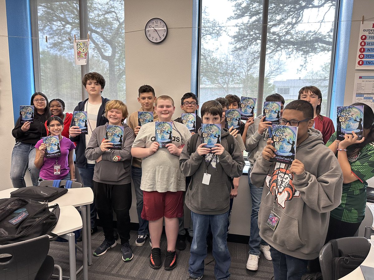 The @IMMSLions 7th grade STEM Ss are gearing up for the @CastleberryISD Digcit/GT Showcase and the @digcitinstitute #GlobalStudentShowcase. We can’t wait! 🎉
A HUGE thank you to @mbfxc for the amazing books! 📚 💖@WonderNamya 
#CISDInnovation #CISDDigCit #UseTech4Good