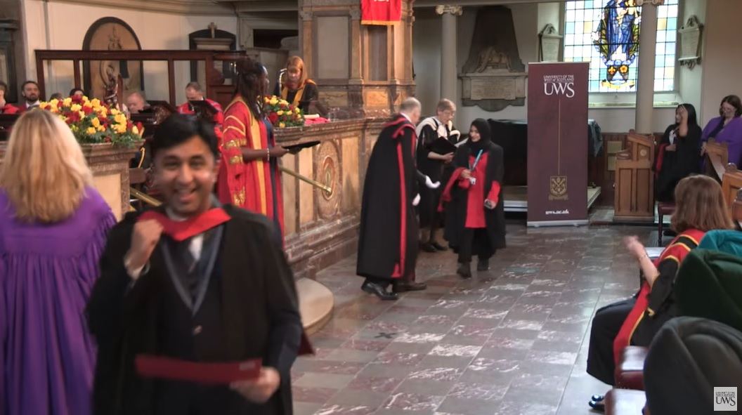 Congratulations to all our new UWS graduates at London campus! #UWSgrad You can both of today's graduation ceremonies in full again on our Youtube channel - find the links on our website: uws.ac.uk/current-studen…