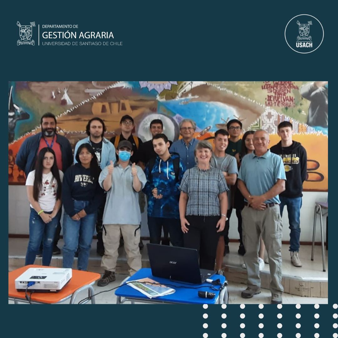 dga_usach's tweet photo. ¿Sabías que en Paraná el 100% de los alimentos que llegan a las escuelas son provenientes de agricultura local? 🌱🇧🇷
Recibimos la visita de Andrea Bruginski, responsable del Programa de Alimentación Escolar de Paraná (PNAE), quien explicó el modelo y sus estrategias de expansión https://t.co/1sNzLkILCU