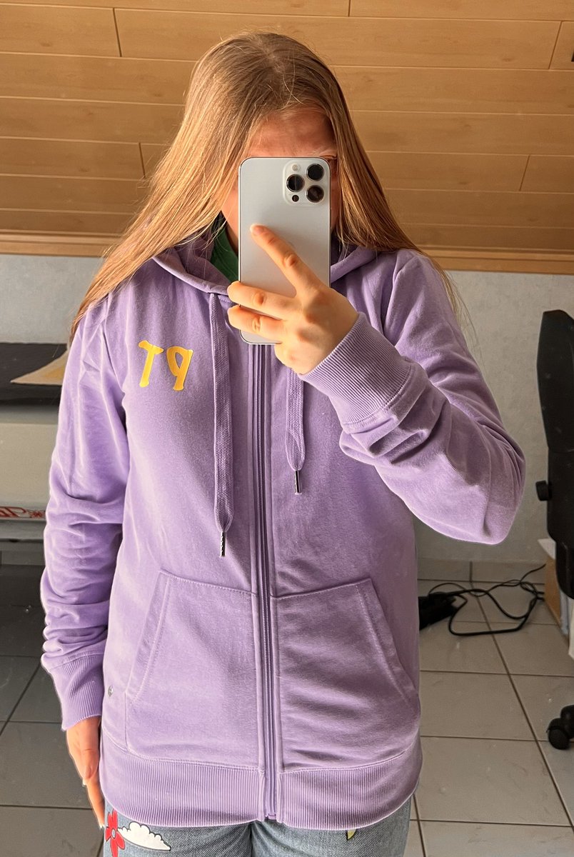 AlaertsShani's tweet image. Ooops I did it again.. 😅😎😇😂🤣

Ik kan al bijna ne hele winkel opendoen mee een ‘Pommelien - Hypothetisch’ collectie maar heeey kheb nu dus ook lila een ‘Pommelien - Hypothetisch’ vestje eh 🥰😍🤩🍀💎💔❤️‍🩹❤️‍🔥💜💛🫶🏻

#Pommelien #PommelienThijs #Cricut #DIY